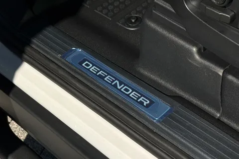 Land Rover Defender 90 3.0 D250 MHEV X-Dynamic SE Auto 4WD Euro 6 (s/s) 3dr Thumbnail #23