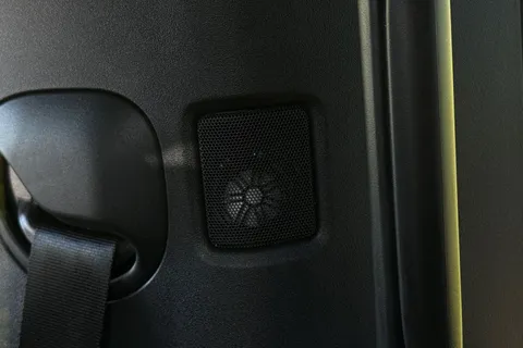 Land Rover Defender 90 3.0 D250 MHEV X-Dynamic SE Auto 4WD Euro 6 (s/s) 3dr Thumbnail #30