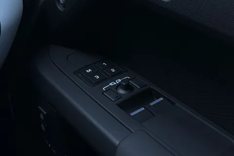 Land Rover Defender 90 3.0 D250 MHEV X-Dynamic SE Auto 4WD Euro 6 (s/s) 3dr Thumbnail #31