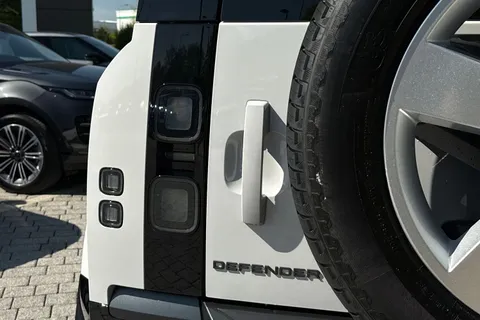 Land Rover Defender 90 3.0 D250 MHEV X-Dynamic SE Auto 4WD Euro 6 (s/s) 3dr Thumbnail #52