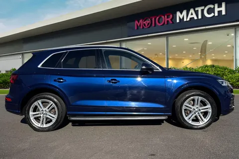 ND18UKJ Audi Q5 2.0 TDI 40 S line S Tronic quattro Euro 6 (s/s) 5dr Thumbnail #4