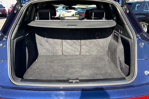 ND18UKJ Audi Q5 2.0 TDI 40 S line S Tronic quattro Euro 6 (s/s) 5dr Thumbnail #8