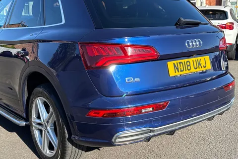 ND18UKJ Audi Q5 2.0 TDI 40 S line S Tronic quattro Euro 6 (s/s) 5dr Thumbnail #9