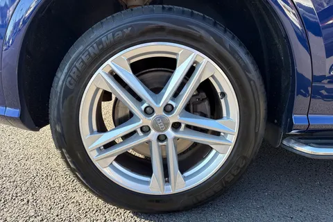 ND18UKJ Audi Q5 2.0 TDI 40 S line S Tronic quattro Euro 6 (s/s) 5dr Thumbnail #11