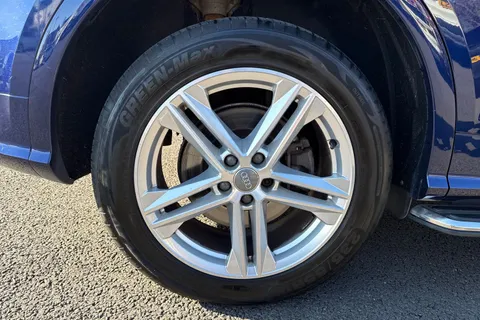 ND18UKJ Audi Q5 2.0 TDI 40 S line S Tronic quattro Euro 6 (s/s) 5dr Thumbnail #13