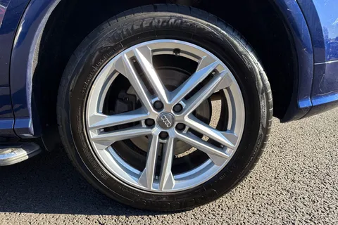 ND18UKJ Audi Q5 2.0 TDI 40 S line S Tronic quattro Euro 6 (s/s) 5dr Thumbnail #14