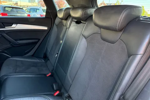 ND18UKJ Audi Q5 2.0 TDI 40 S line S Tronic quattro Euro 6 (s/s) 5dr Thumbnail #20