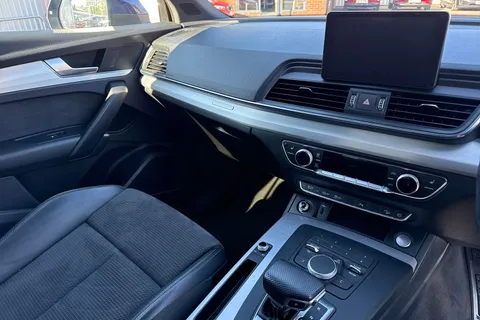 ND18UKJ Audi Q5 2.0 TDI 40 S line S Tronic quattro Euro 6 (s/s) 5dr Thumbnail #21