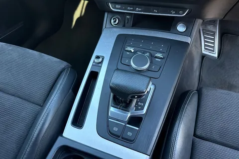 ND18UKJ Audi Q5 2.0 TDI 40 S line S Tronic quattro Euro 6 (s/s) 5dr Thumbnail #24