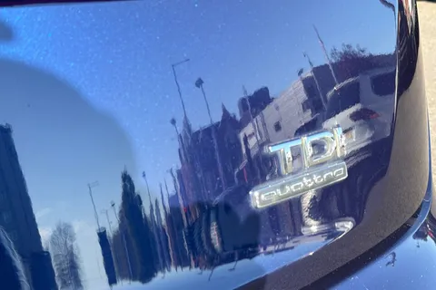 ND18UKJ Audi Q5 2.0 TDI 40 S line S Tronic quattro Euro 6 (s/s) 5dr Thumbnail #27