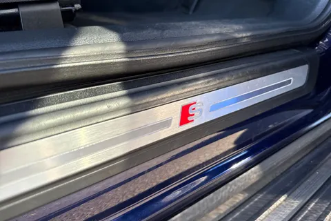 ND18UKJ Audi Q5 2.0 TDI 40 S line S Tronic quattro Euro 6 (s/s) 5dr Thumbnail #32