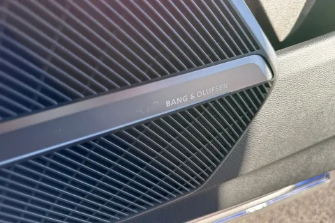 ND18UKJ Audi Q5 2.0 TDI 40 S line S Tronic quattro Euro 6 (s/s) 5dr Thumbnail #33