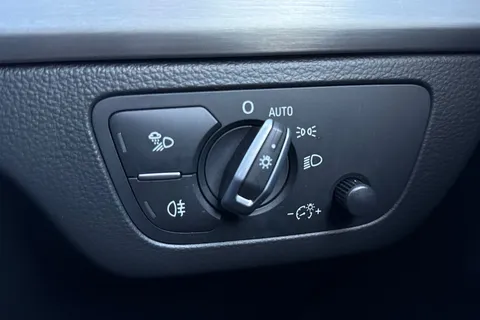 ND18UKJ Audi Q5 2.0 TDI 40 S line S Tronic quattro Euro 6 (s/s) 5dr Thumbnail #35