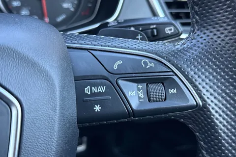 ND18UKJ Audi Q5 2.0 TDI 40 S line S Tronic quattro Euro 6 (s/s) 5dr Thumbnail #36