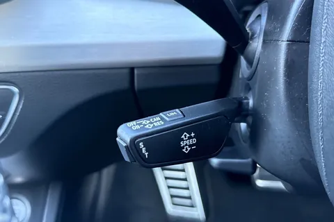 ND18UKJ Audi Q5 2.0 TDI 40 S line S Tronic quattro Euro 6 (s/s) 5dr Thumbnail #40