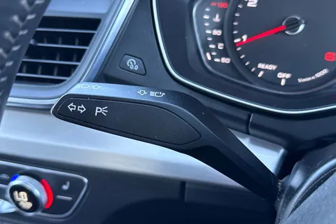 ND18UKJ Audi Q5 2.0 TDI 40 S line S Tronic quattro Euro 6 (s/s) 5dr Thumbnail #42