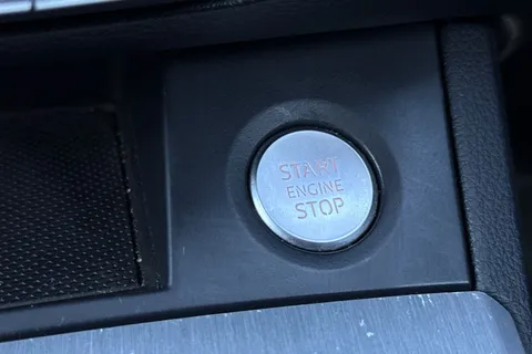 ND18UKJ Audi Q5 2.0 TDI 40 S line S Tronic quattro Euro 6 (s/s) 5dr Thumbnail #43