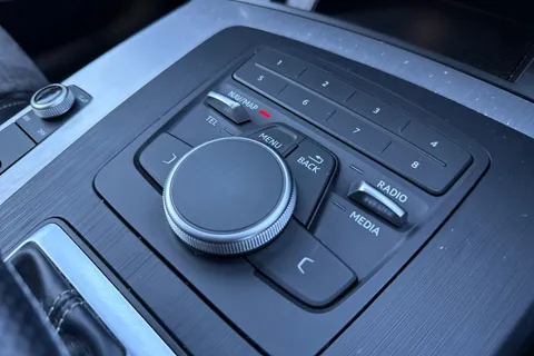 ND18UKJ Audi Q5 2.0 TDI 40 S line S Tronic quattro Euro 6 (s/s) 5dr Thumbnail #44