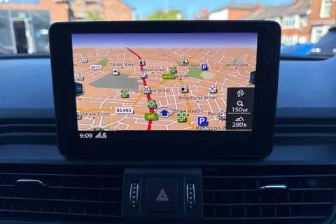 ND18UKJ Audi Q5 2.0 TDI 40 S line S Tronic quattro Euro 6 (s/s) 5dr Thumbnail #45