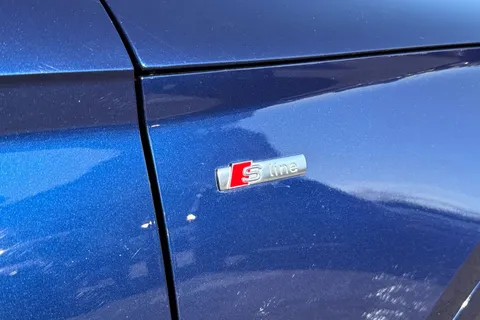 ND18UKJ Audi Q5 2.0 TDI 40 S line S Tronic quattro Euro 6 (s/s) 5dr Thumbnail #53