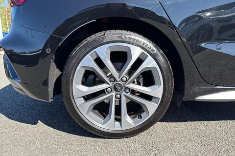 DX75TWP Audi A3 S line TFSI 150 PS S tronic Thumbnail #11