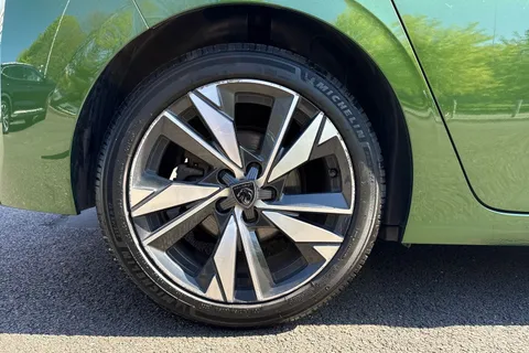 10 of 59 for PEUGEOT 308 1.2 PureTech Allure EAT Euro 6 (s/s) 5dr