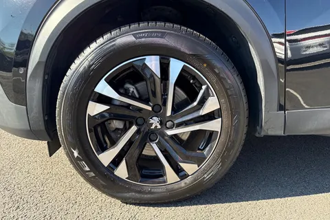 RO71XUZ PEUGEOT e-2008 50kWh GT Auto 5dr Thumbnail #13