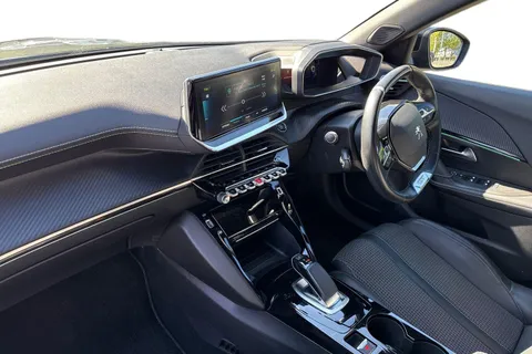 RO71XUZ PEUGEOT e-2008 50kWh GT Auto 5dr Thumbnail #16