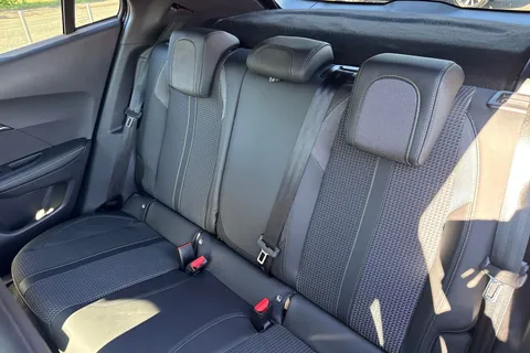 RO71XUZ PEUGEOT e-2008 50kWh GT Auto 5dr Thumbnail #20