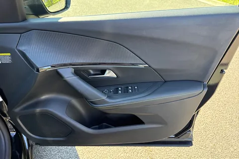 RO71XUZ PEUGEOT e-2008 50kWh GT Auto 5dr Thumbnail #22