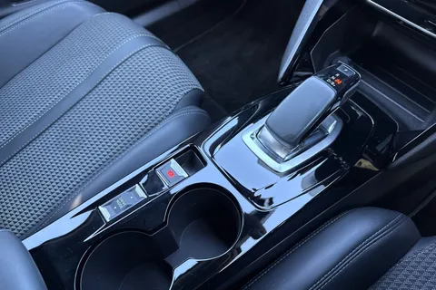RO71XUZ PEUGEOT e-2008 50kWh GT Auto 5dr Thumbnail #24