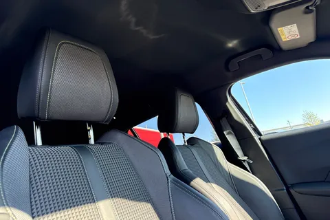 RO71XUZ PEUGEOT e-2008 50kWh GT Auto 5dr Thumbnail #25