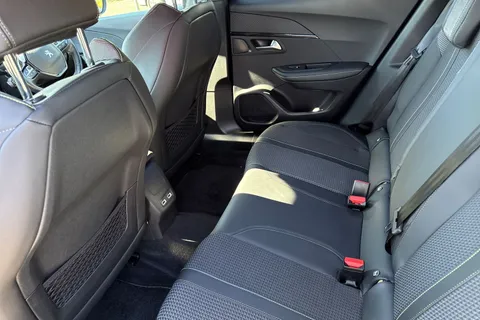 RO71XUZ PEUGEOT e-2008 50kWh GT Auto 5dr Thumbnail #33