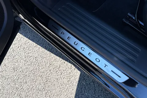 RO71XUZ PEUGEOT e-2008 50kWh GT Auto 5dr Thumbnail #36