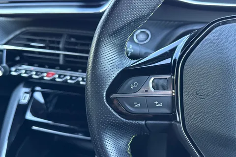 RO71XUZ PEUGEOT e-2008 50kWh GT Auto 5dr Thumbnail #40