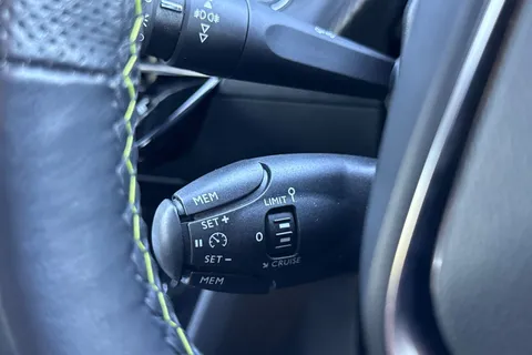 RO71XUZ PEUGEOT e-2008 50kWh GT Auto 5dr Thumbnail #42