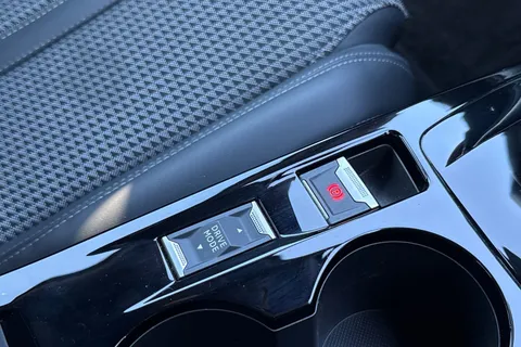 RO71XUZ PEUGEOT e-2008 50kWh GT Auto 5dr Thumbnail #62