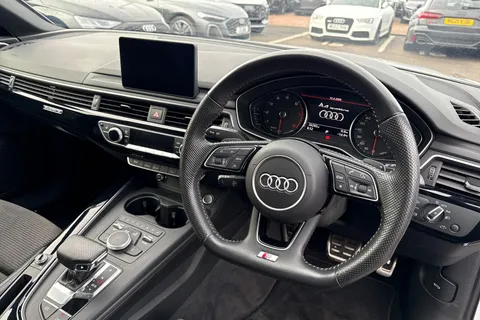 FB19OLU Audi A4 Black Edition 45 TFSI quattro 245 PS S tronic Thumbnail #19