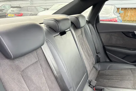 FB19OLU Audi A4 Black Edition 45 TFSI quattro 245 PS S tronic Thumbnail #20