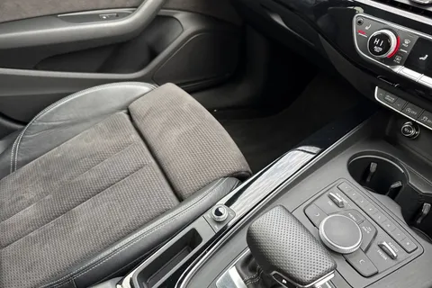 FB19OLU Audi A4 Black Edition 45 TFSI quattro 245 PS S tronic Thumbnail #21