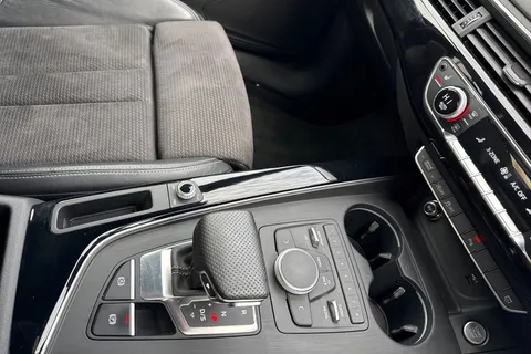 FB19OLU Audi A4 Black Edition 45 TFSI quattro 245 PS S tronic Thumbnail #24