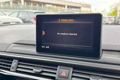 FB19OLU Audi A4 Black Edition 45 TFSI quattro 245 PS S tronic Thumbnail #39