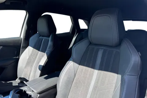 15 of 66 for PEUGEOT 3008 1.2 PureTech GT Premium EAT Euro 6 (s/s) 5dr