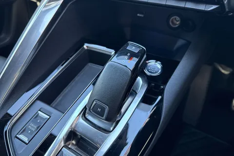 22 of 66 for PEUGEOT 3008 1.2 PureTech GT Premium EAT Euro 6 (s/s) 5dr