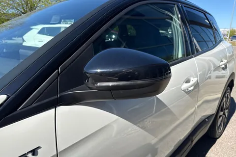 27 of 66 for PEUGEOT 3008 1.2 PureTech GT Premium EAT Euro 6 (s/s) 5dr