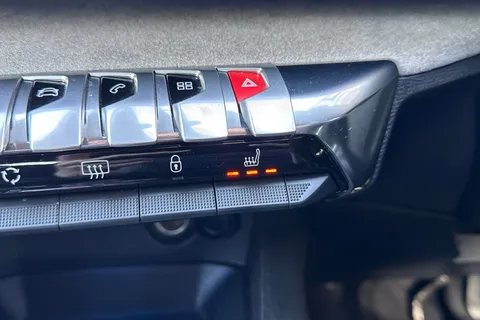 55 of 66 for PEUGEOT 3008 1.2 PureTech GT Premium EAT Euro 6 (s/s) 5dr