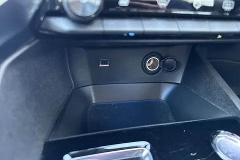 56 of 66 for PEUGEOT 3008 1.2 PureTech GT Premium EAT Euro 6 (s/s) 5dr