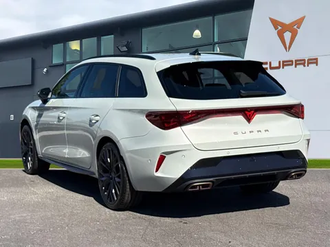  CUPRA Leon 1.5 eHybrid 25.8kWh Shadow Edition DSG Euro 6 (s/s) 5dr Thumbnail #3