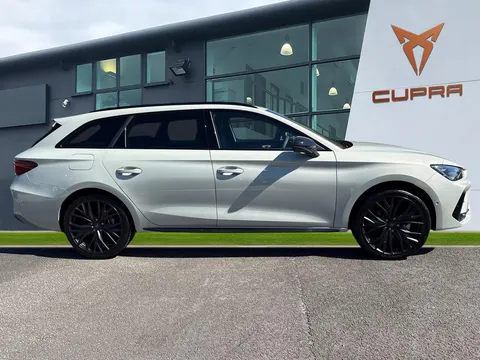  CUPRA Leon 1.5 eHybrid 25.8kWh Shadow Edition DSG Euro 6 (s/s) 5dr Thumbnail #4