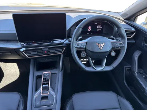  CUPRA Leon 1.5 eHybrid 25.8kWh Shadow Edition DSG Euro 6 (s/s) 5dr Thumbnail #13